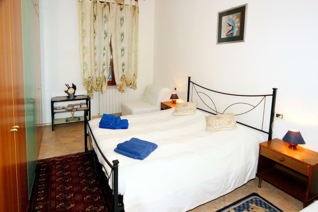 Casa Vacanza Lyudmyla Mestre Exteriör bild