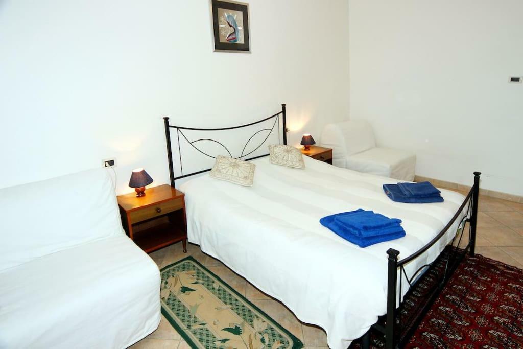 Casa Vacanza Lyudmyla Mestre Exteriör bild