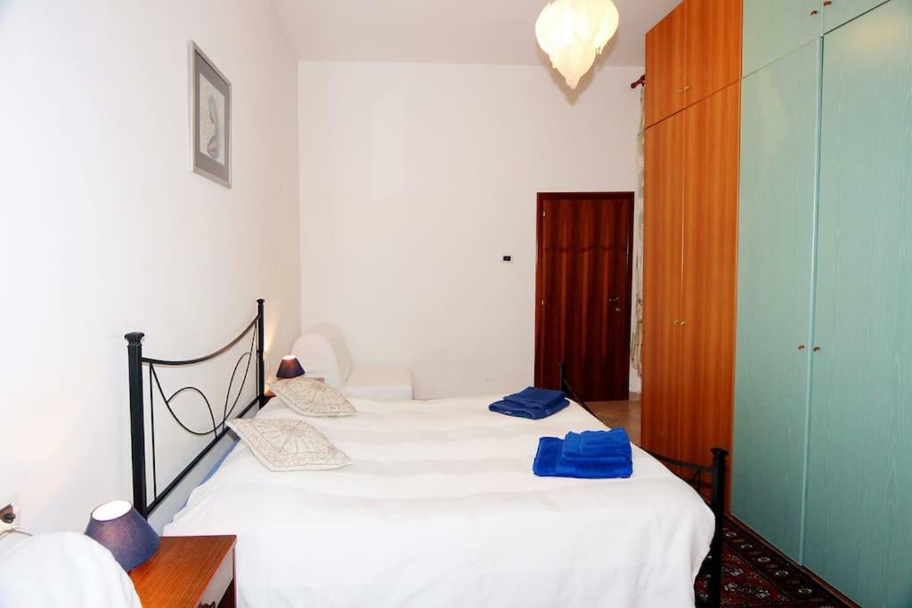Casa Vacanza Lyudmyla Mestre Exteriör bild