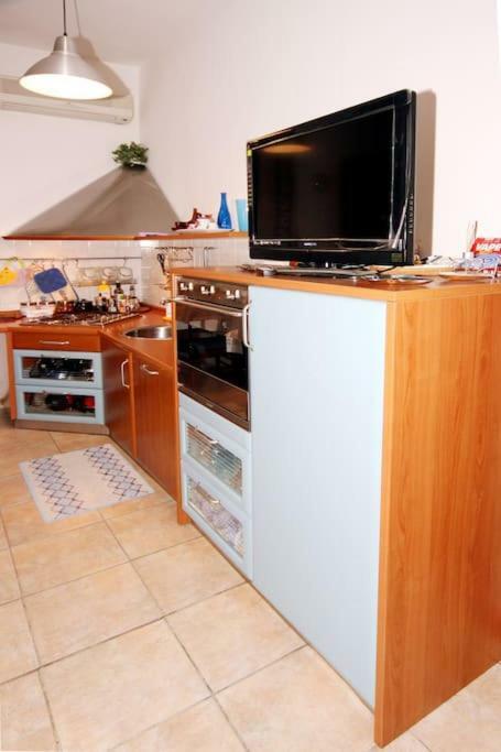 Casa Vacanza Lyudmyla Mestre Exteriör bild
