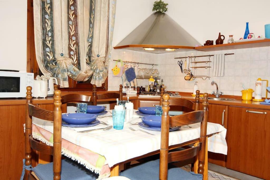 Casa Vacanza Lyudmyla Mestre Exteriör bild