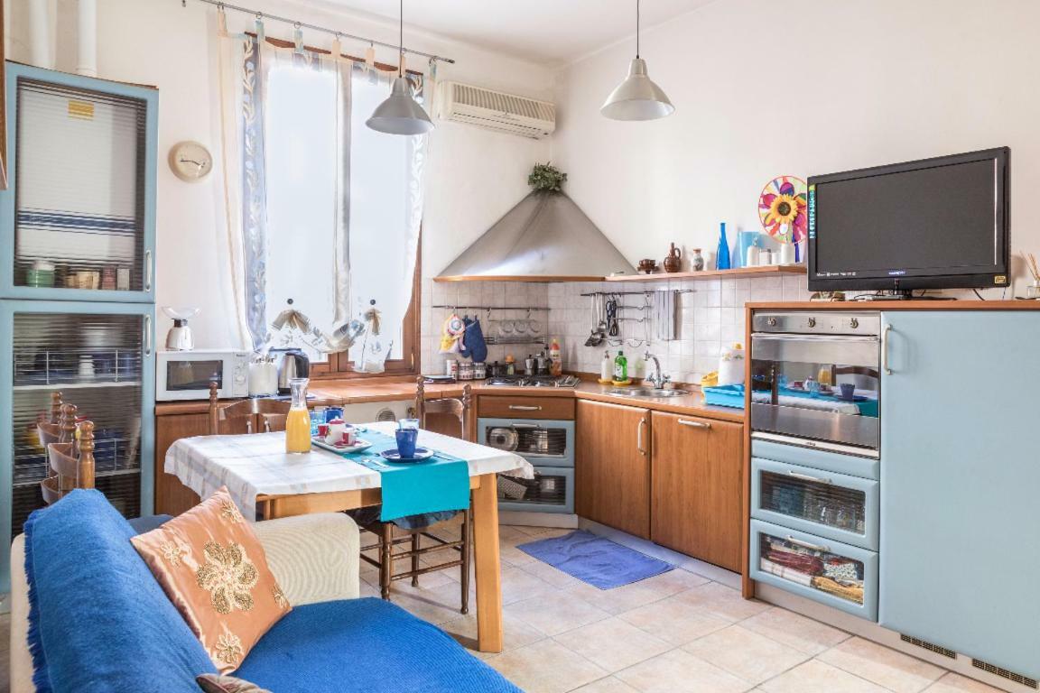 Casa Vacanza Lyudmyla Mestre Exteriör bild